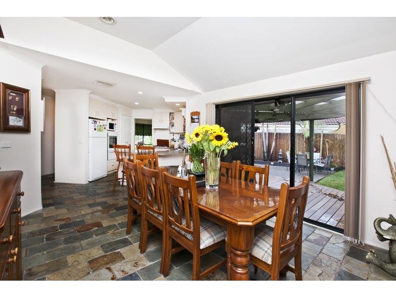 12 Oates Court, Cranbourne North VIC 3977