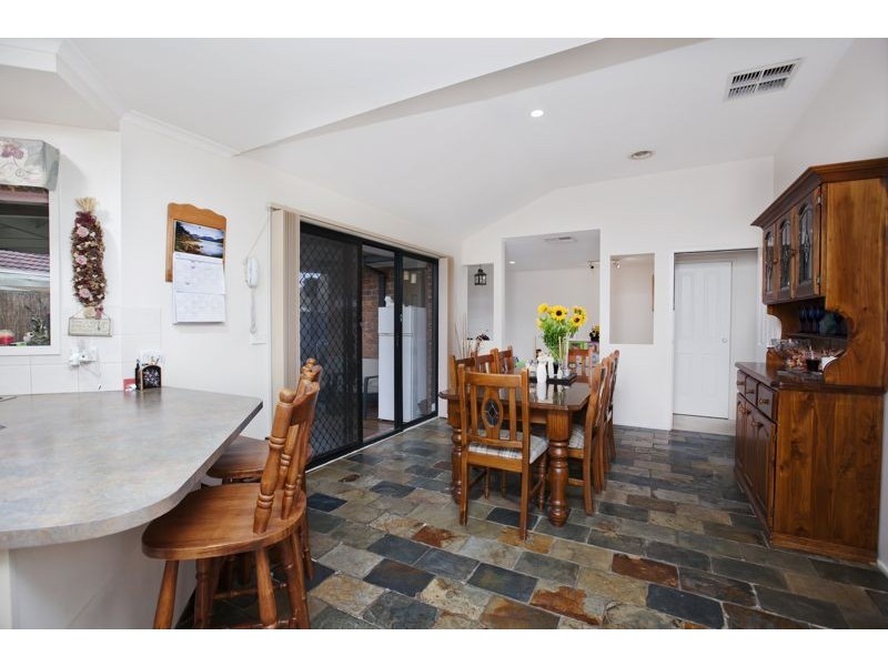 12 Oates Court, Cranbourne North VIC 3977