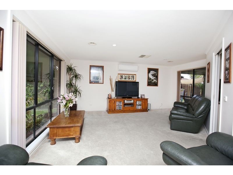 12 Oates Court, Cranbourne North VIC 3977