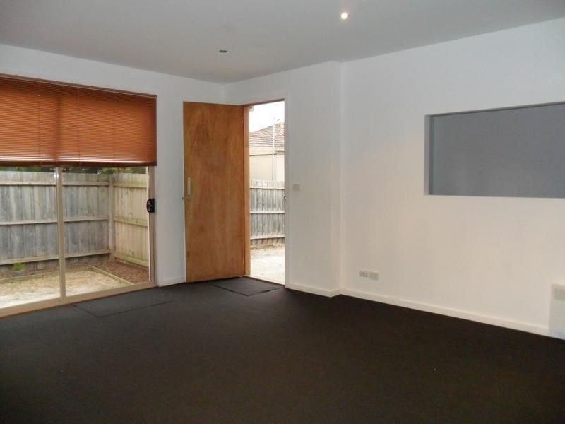 2/2 Latham Crescent, Dandenong North VIC 3175