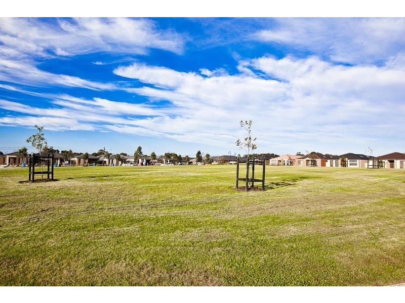 1 Pallyang Lane, Cranbourne East VIC 3977