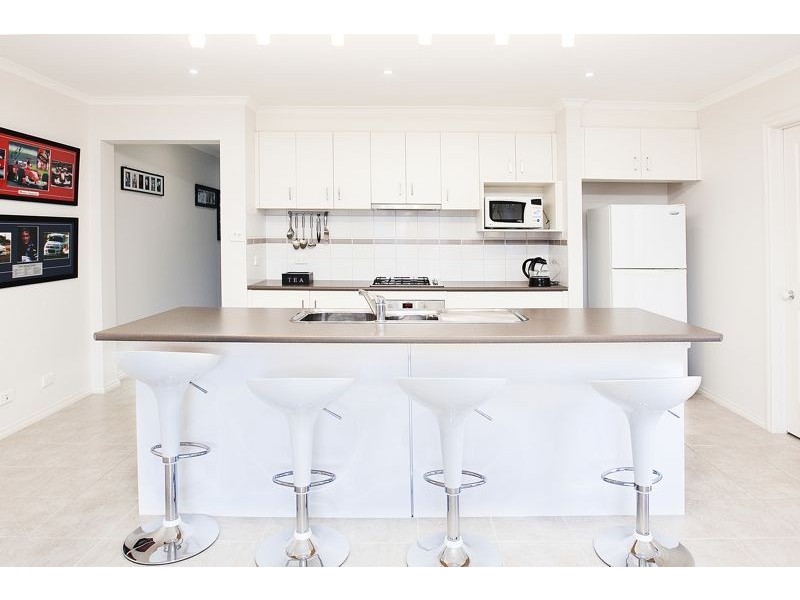 2 Mira Court, Cranbourne VIC 3977