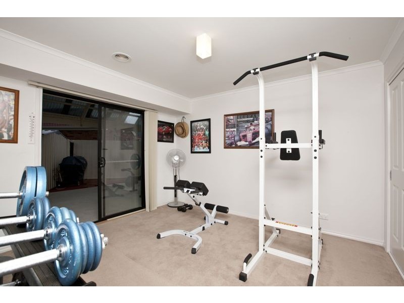 2 Mira Court, Cranbourne VIC 3977