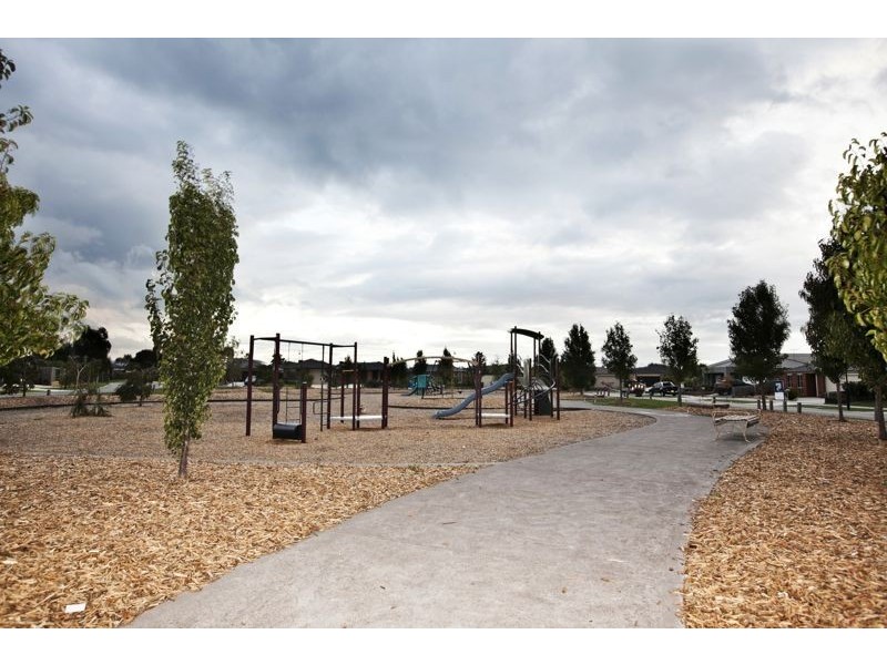 2 Mira Court, Cranbourne VIC 3977