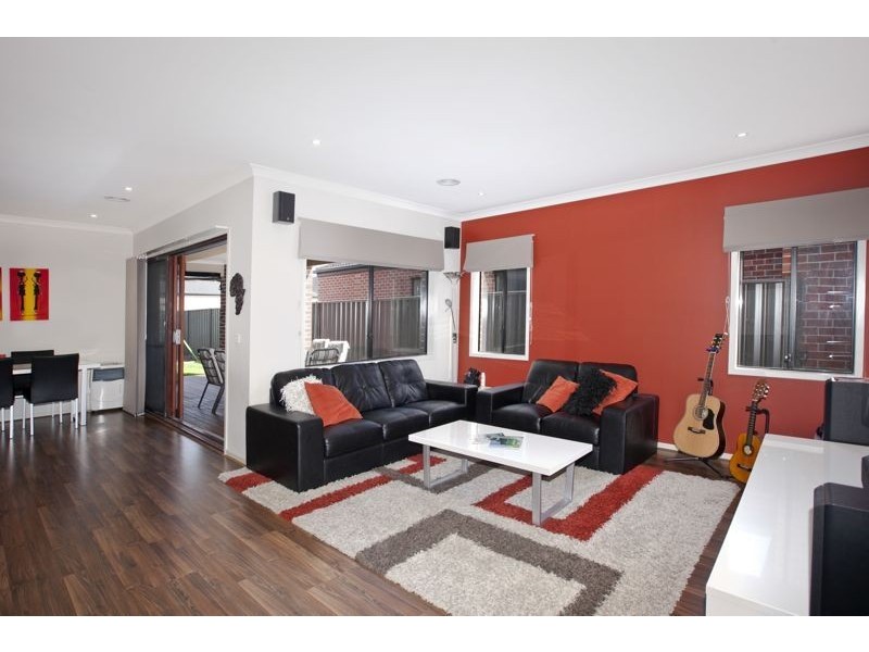 5 Peregrine Street, Cranbourne North VIC 3977