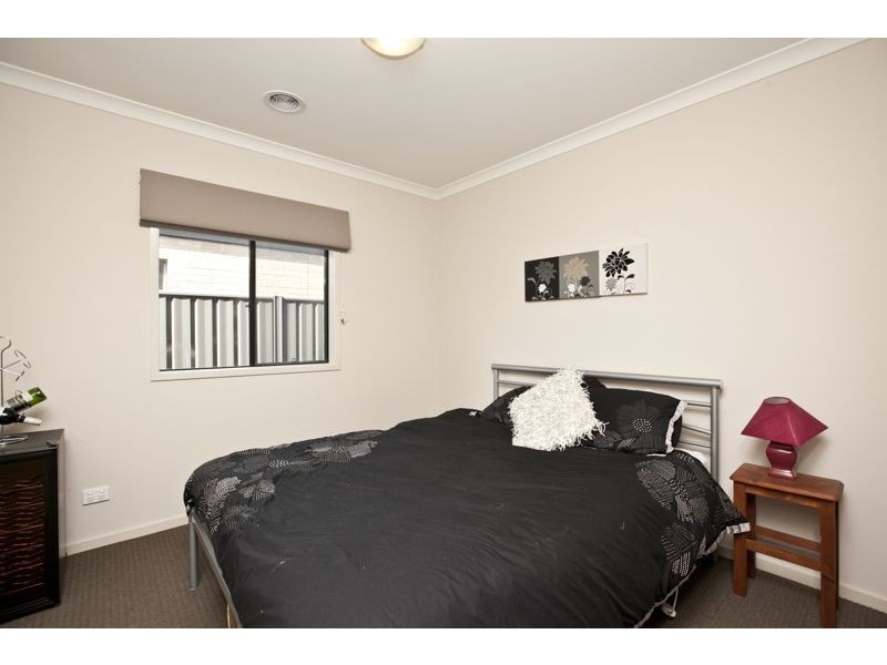 5 Peregrine Street, Cranbourne North VIC 3977