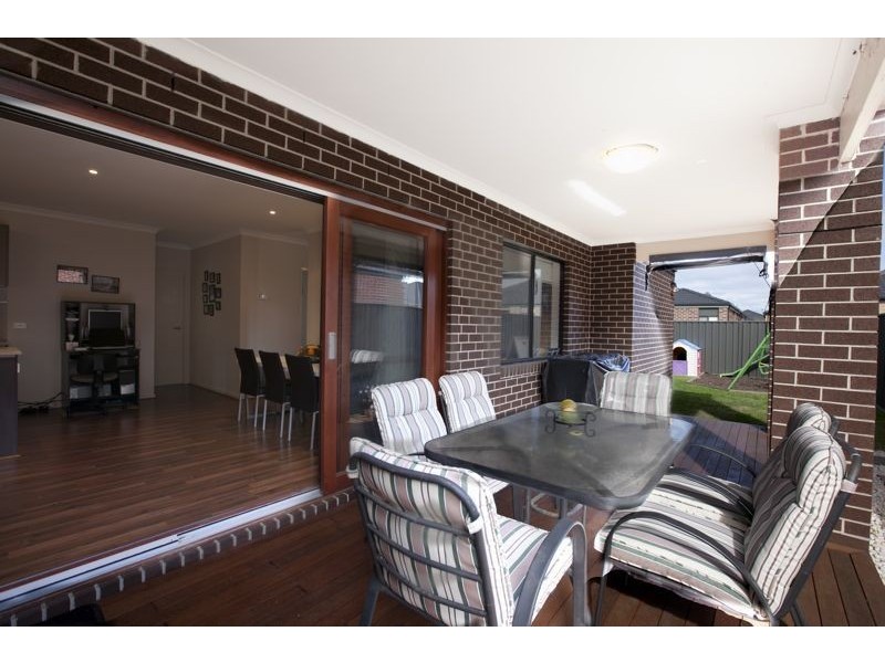 5 Peregrine Street, Cranbourne North VIC 3977