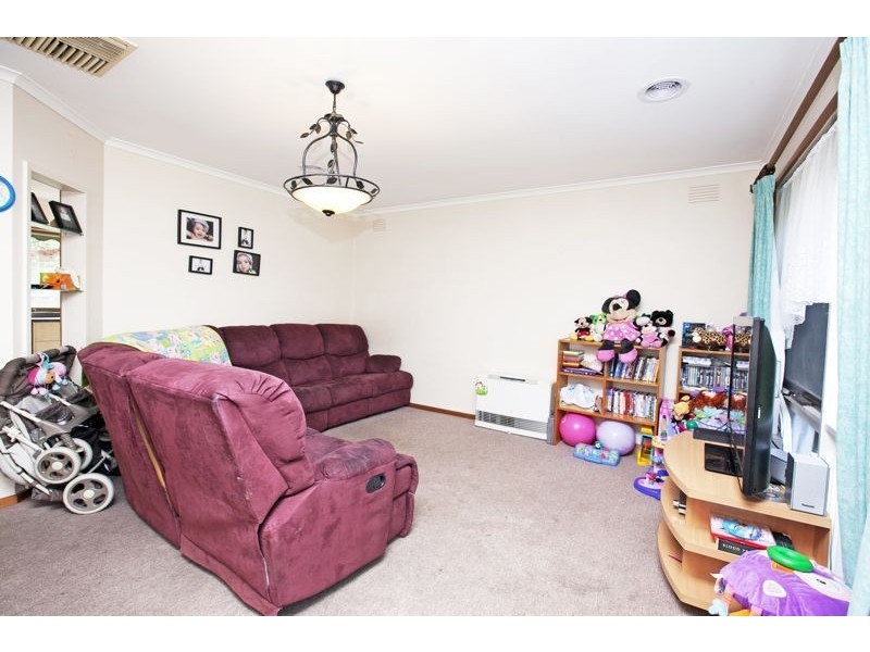 23 Lamont Crescent, Cranbourne VIC 3977