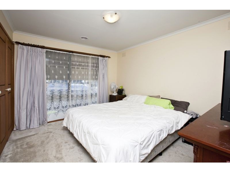 23 Lamont Crescent, Cranbourne VIC 3977