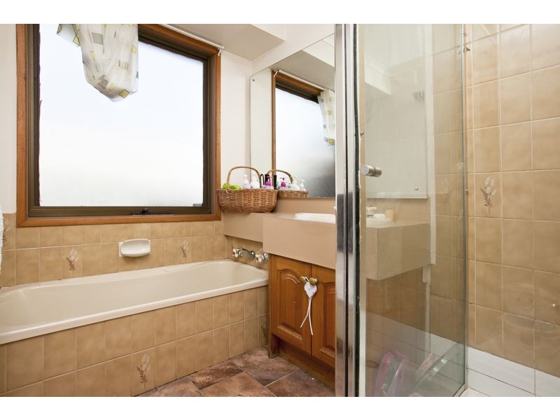 23 Lamont Crescent, Cranbourne VIC 3977