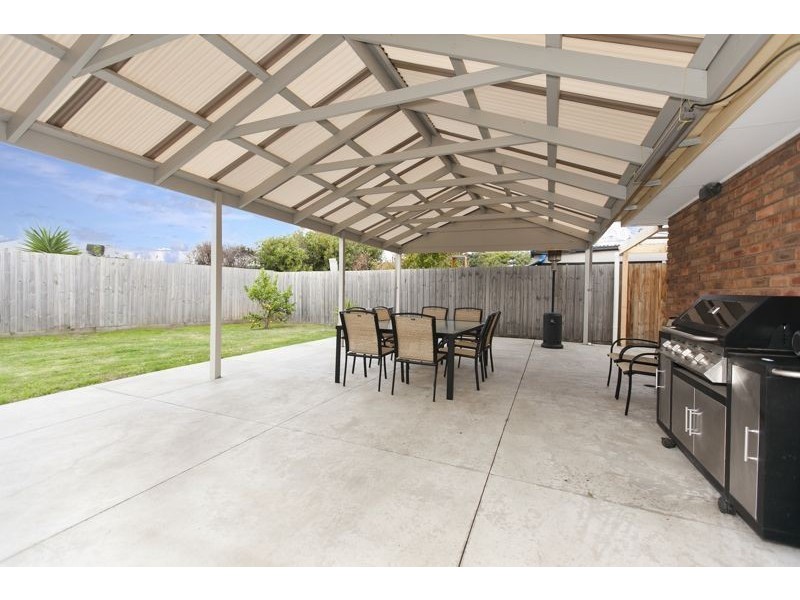 11 Waverley Park Drive, Cranbourne North VIC 3977