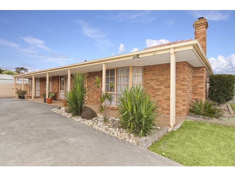 11 Waverley Park Drive, Cranbourne North VIC 3977