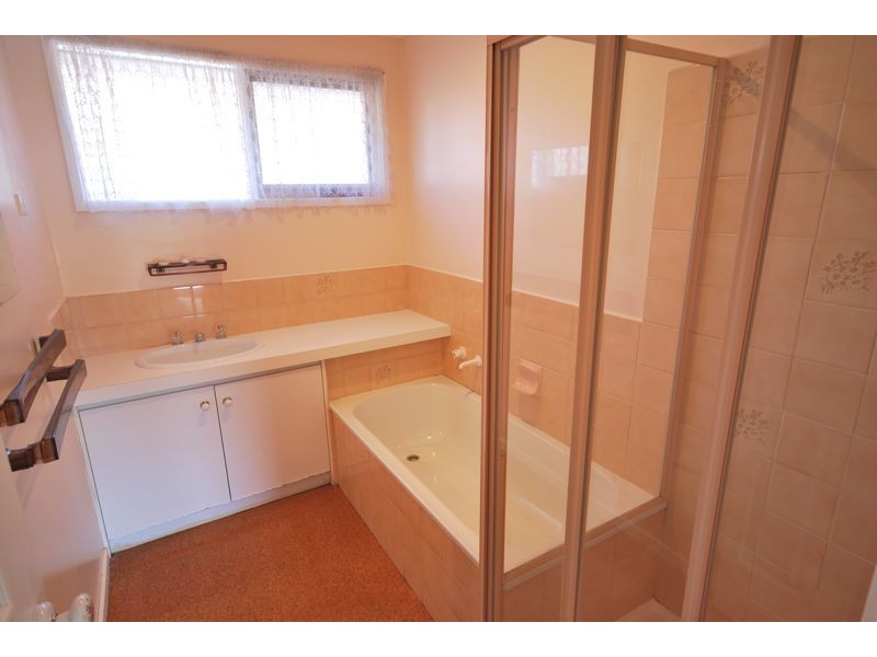 28 Hazelwood Avenue, Cranbourne North VIC 3977