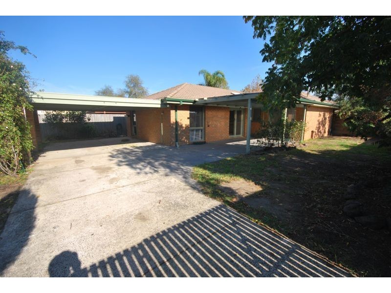 28 Hazelwood Avenue, Cranbourne North VIC 3977