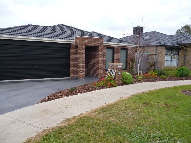 17 Blue Peppermint Court, Lyndhurst VIC 3975