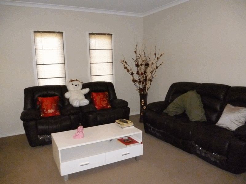 23 Flametree Circuit, Cranbourne VIC 3977