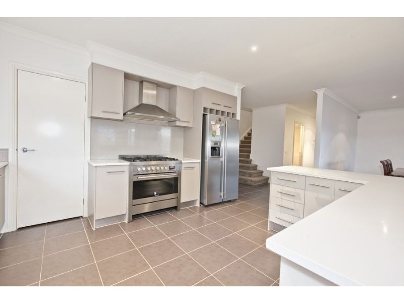 19 Ben Hall Street, Cranbourne East VIC 3977