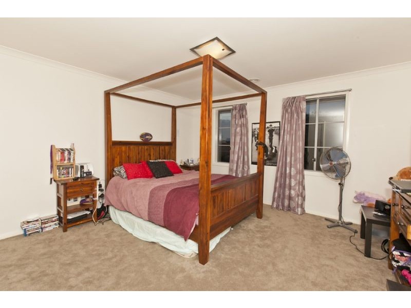 19 Ben Hall Street, Cranbourne East VIC 3977