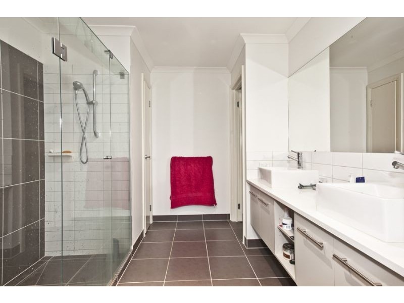 19 Ben Hall Street, Cranbourne East VIC 3977