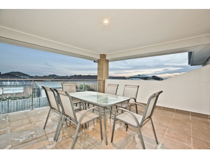 19 Ben Hall Street, Cranbourne East VIC 3977