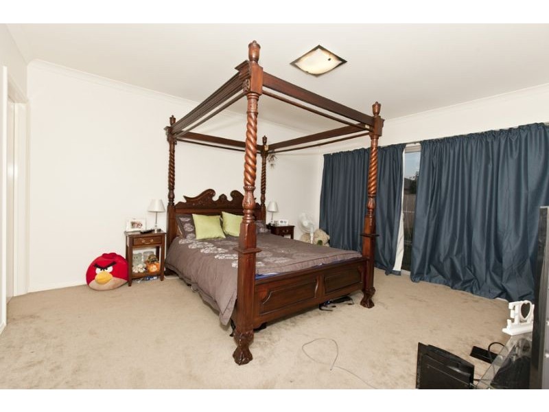 19 Ben Hall Street, Cranbourne East VIC 3977