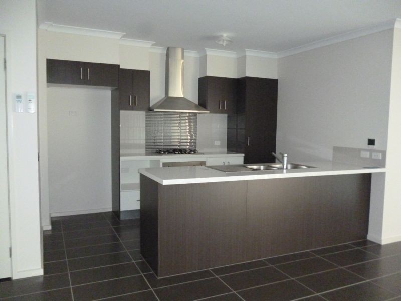 2 Jade Walk, Officer VIC 3809