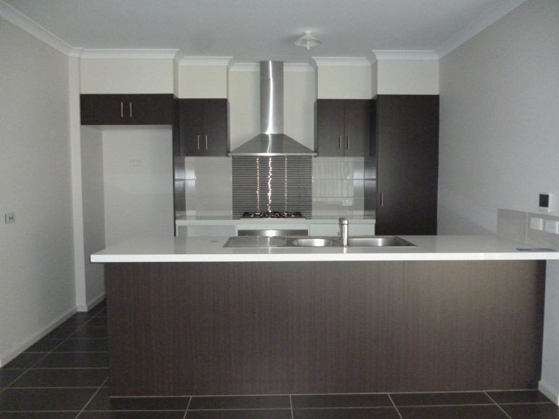 2 Jade Walk, Pakenham VIC 3810