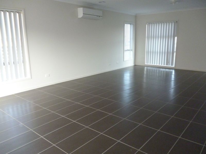 2 Jade Walk, Pakenham VIC 3810