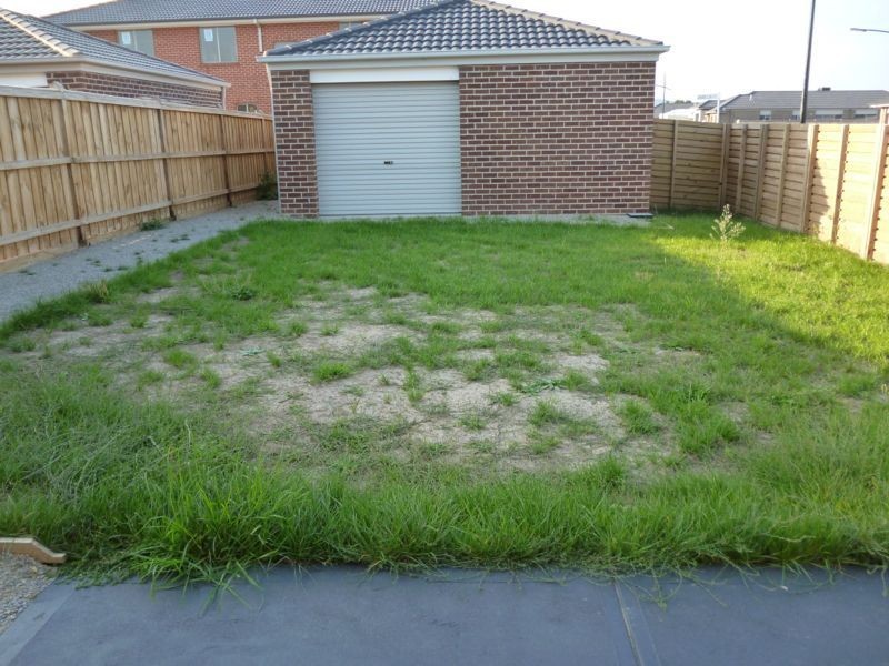 2 Jade Walk, Pakenham VIC 3810