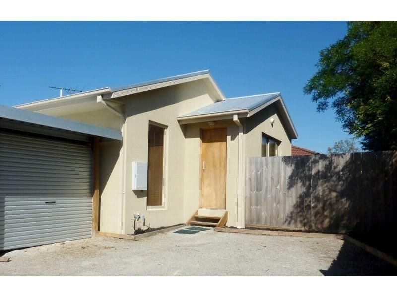 2/2 Latham Crescent, Dandenong North VIC 3175