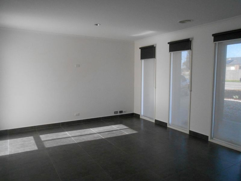 52 Kingdom Drive, Cranbourne VIC 3977