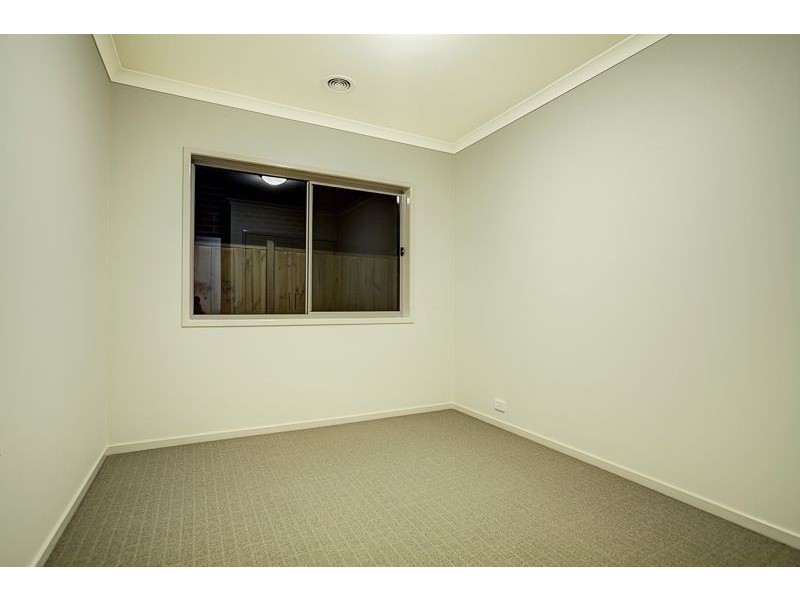 10 Livida Circuit, Lyndhurst VIC 3975