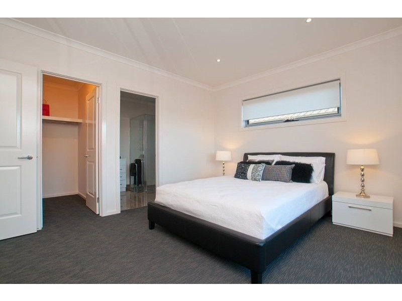 31 John Russell Road, Cranbourne West VIC 3977