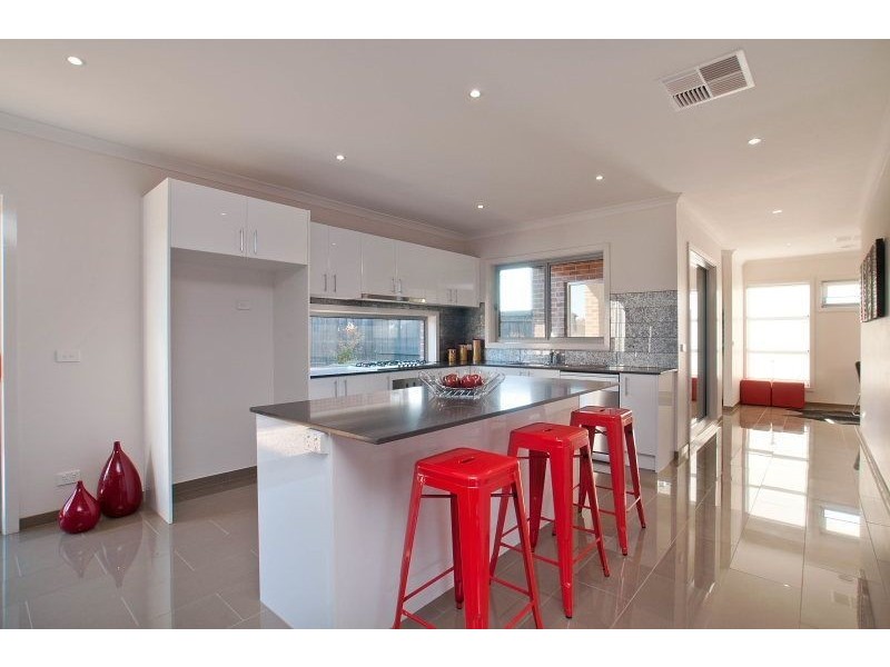 31 John Russell Road, Cranbourne West VIC 3977