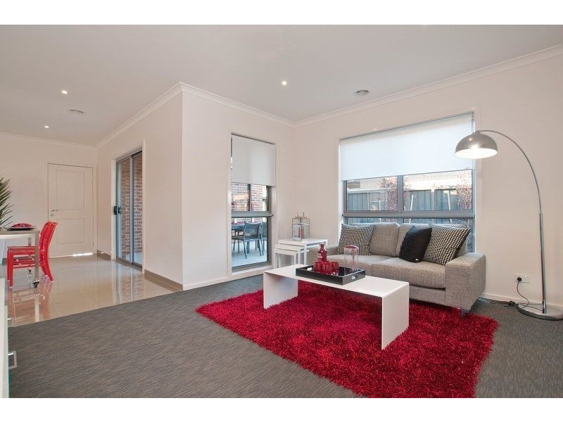 31 John Russell Road, Cranbourne West VIC 3977