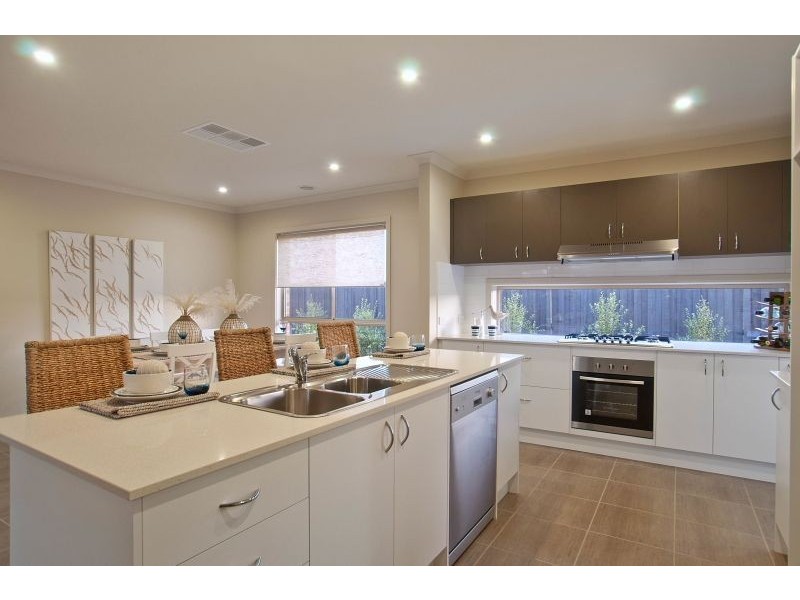 33 John Russell Road, Cranbourne West VIC 3977