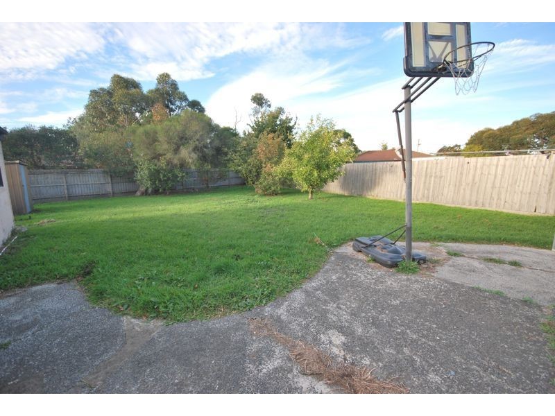 36 Circle Drive North, Cranbourne VIC 3977