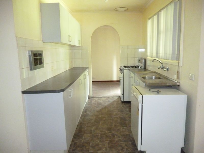 6 Giles Court, Cranbourne VIC 3977