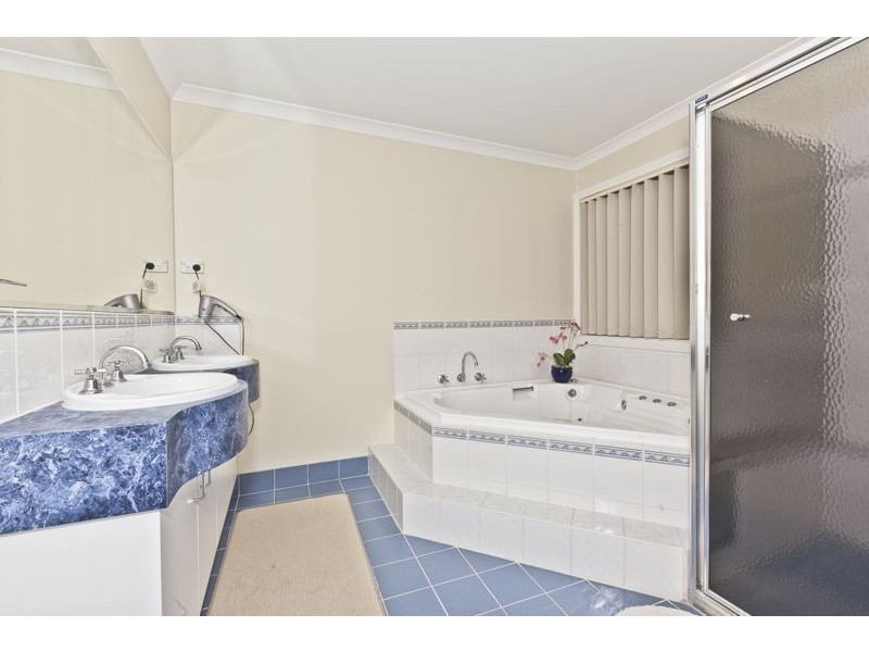 16 Eureka Crescent, Narre Warren South VIC 3805