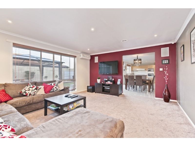 3 Fiander Close, Cranbourne East VIC 3977