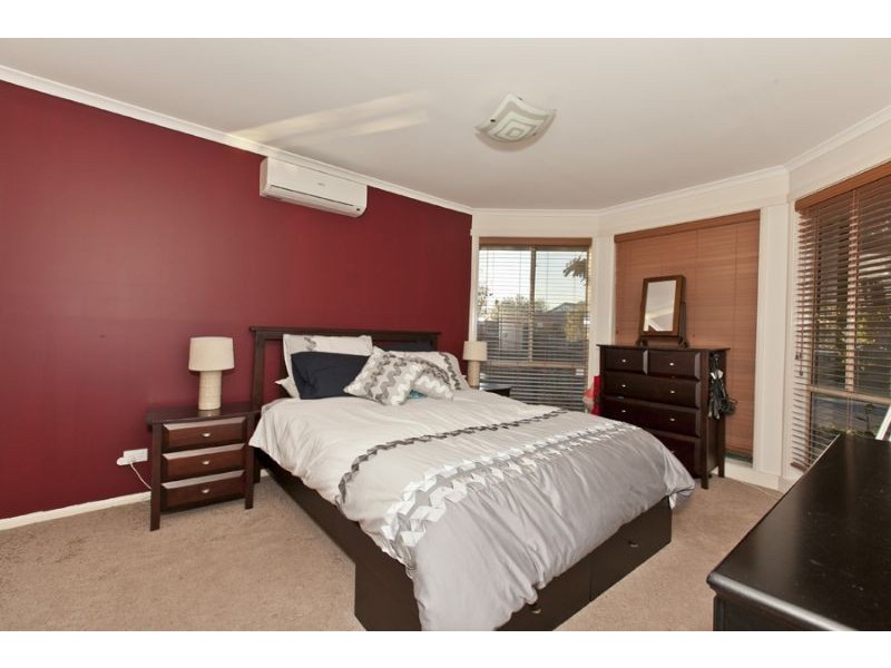 3 Fiander Close, Cranbourne East VIC 3977