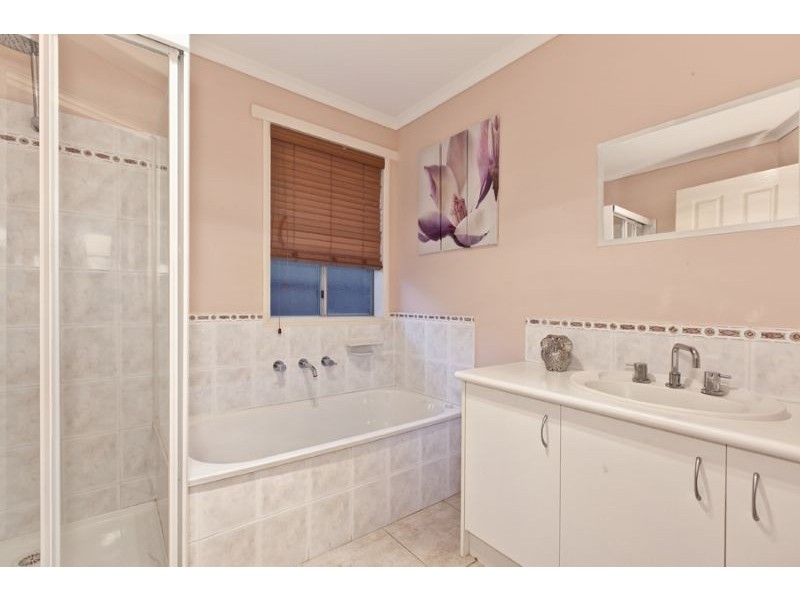 3 Fiander Close, Cranbourne East VIC 3977