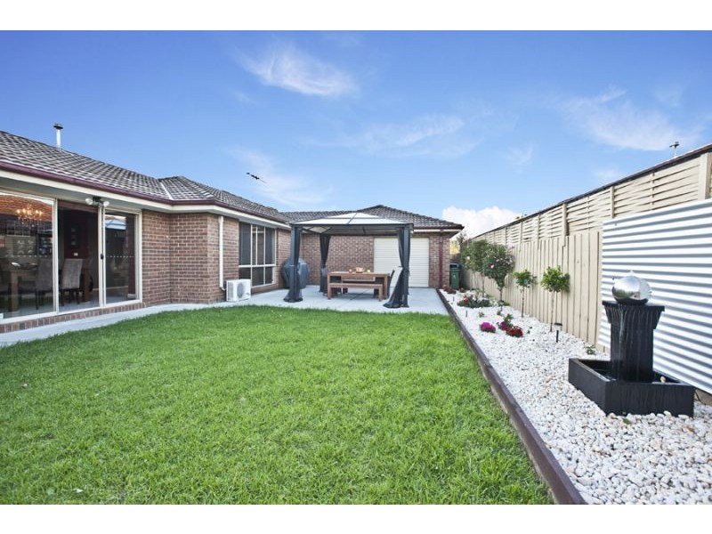 3 Fiander Close, Cranbourne East VIC 3977