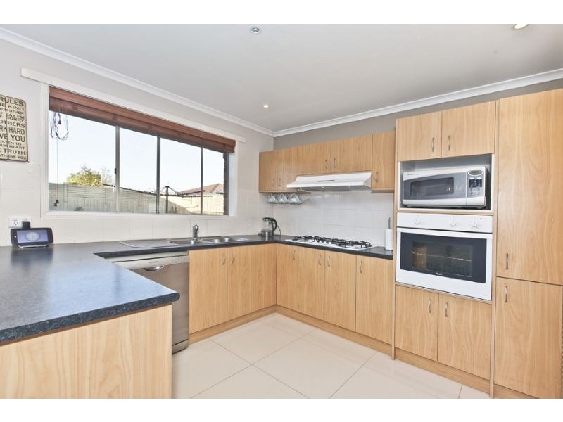 3 Fiander Close, Cranbourne East VIC 3977