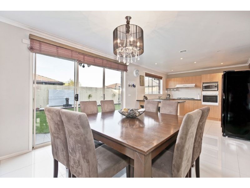 3 Fiander Close, Cranbourne East VIC 3977