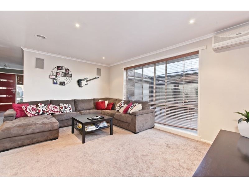 3 Fiander Close, Cranbourne East VIC 3977