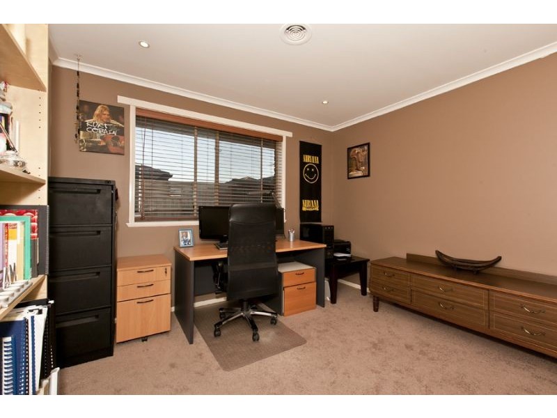 3 Fiander Close, Cranbourne East VIC 3977