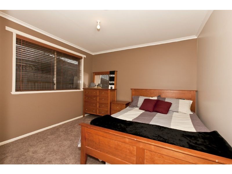 3 Fiander Close, Cranbourne East VIC 3977