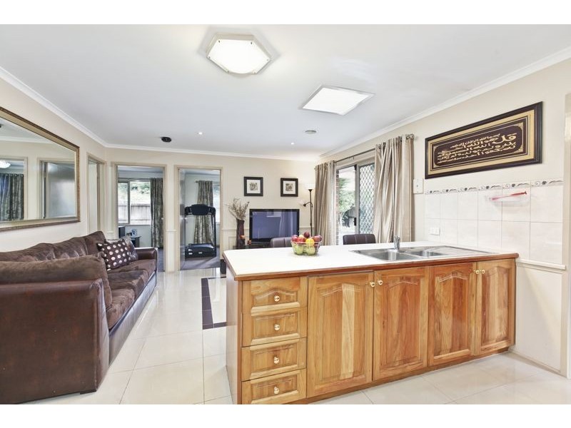 33 Norfolk Drive, Narre Warren VIC 3805