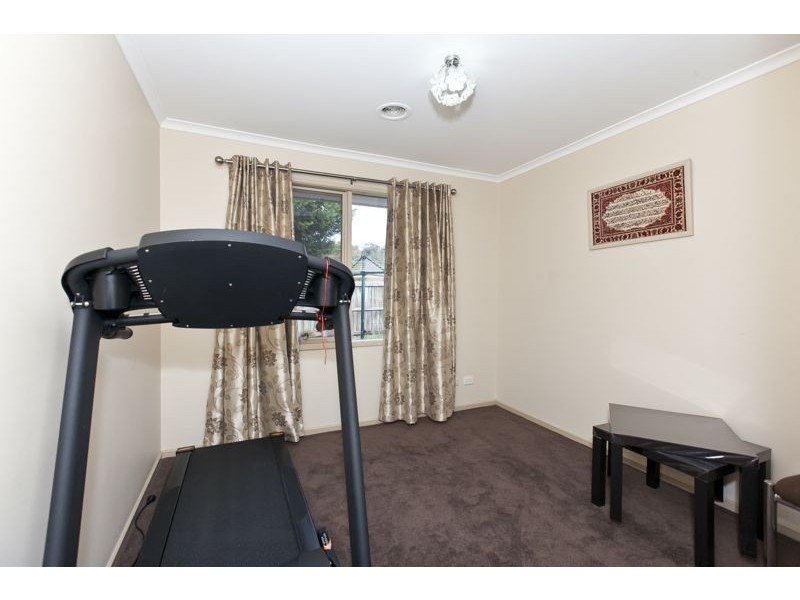 33 Norfolk Drive, Narre Warren VIC 3805